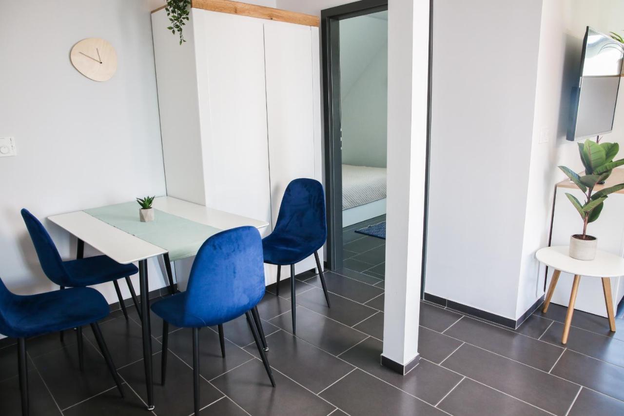 Balkon Apartmanhaz Panzio Balatonfured Exterior photo