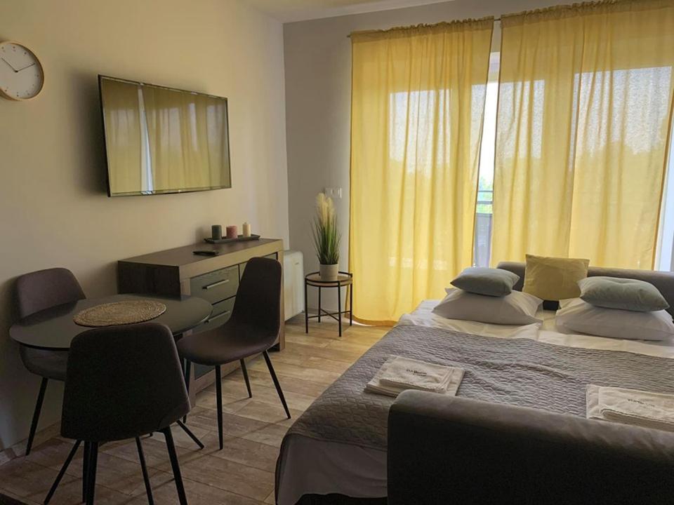 Balkon Apartmanhaz Panzio Balatonfured Exterior photo
